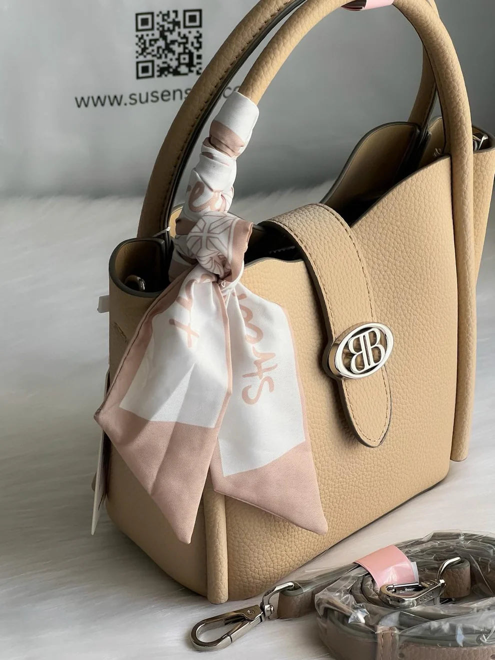 Sac à main structuré avec pochette intérieure – Design moderne et raffiné