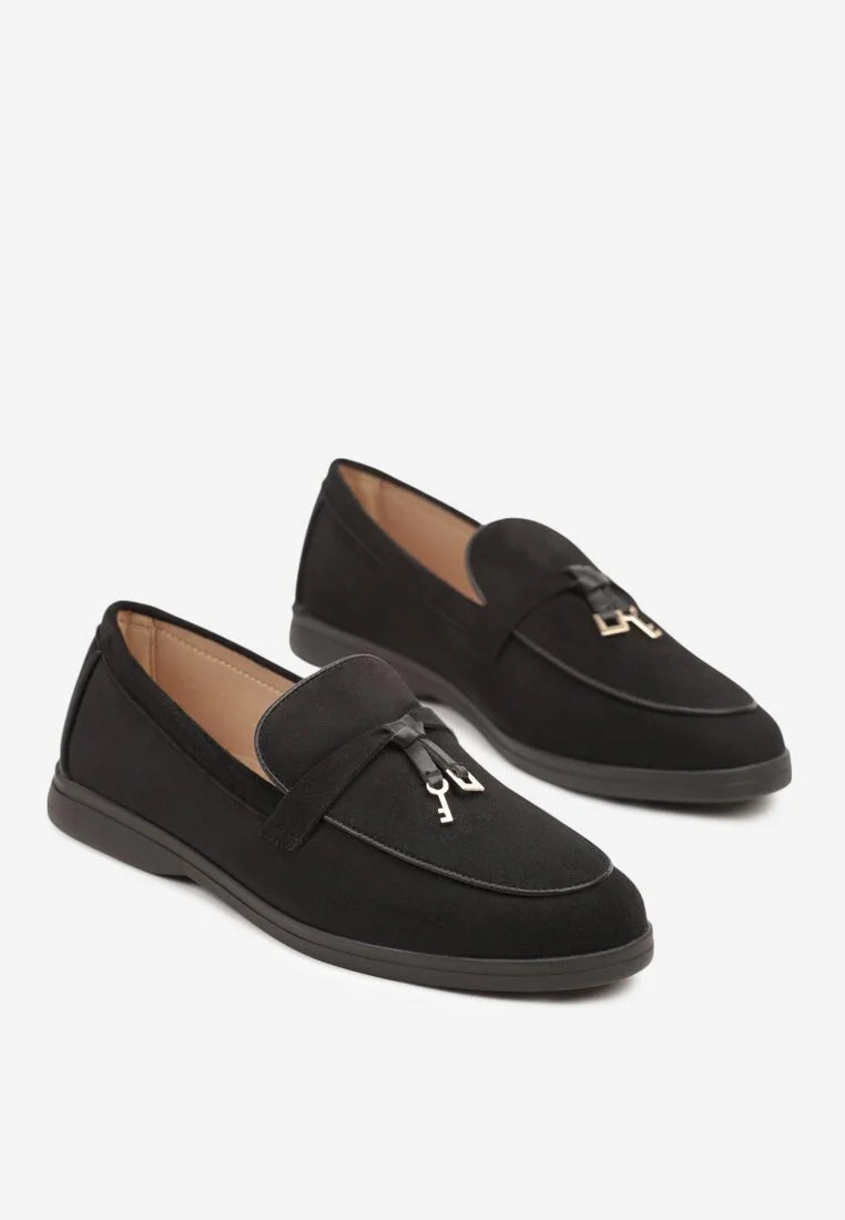 Mocassins Noirs en Daim avec Détail Métallique Élégant