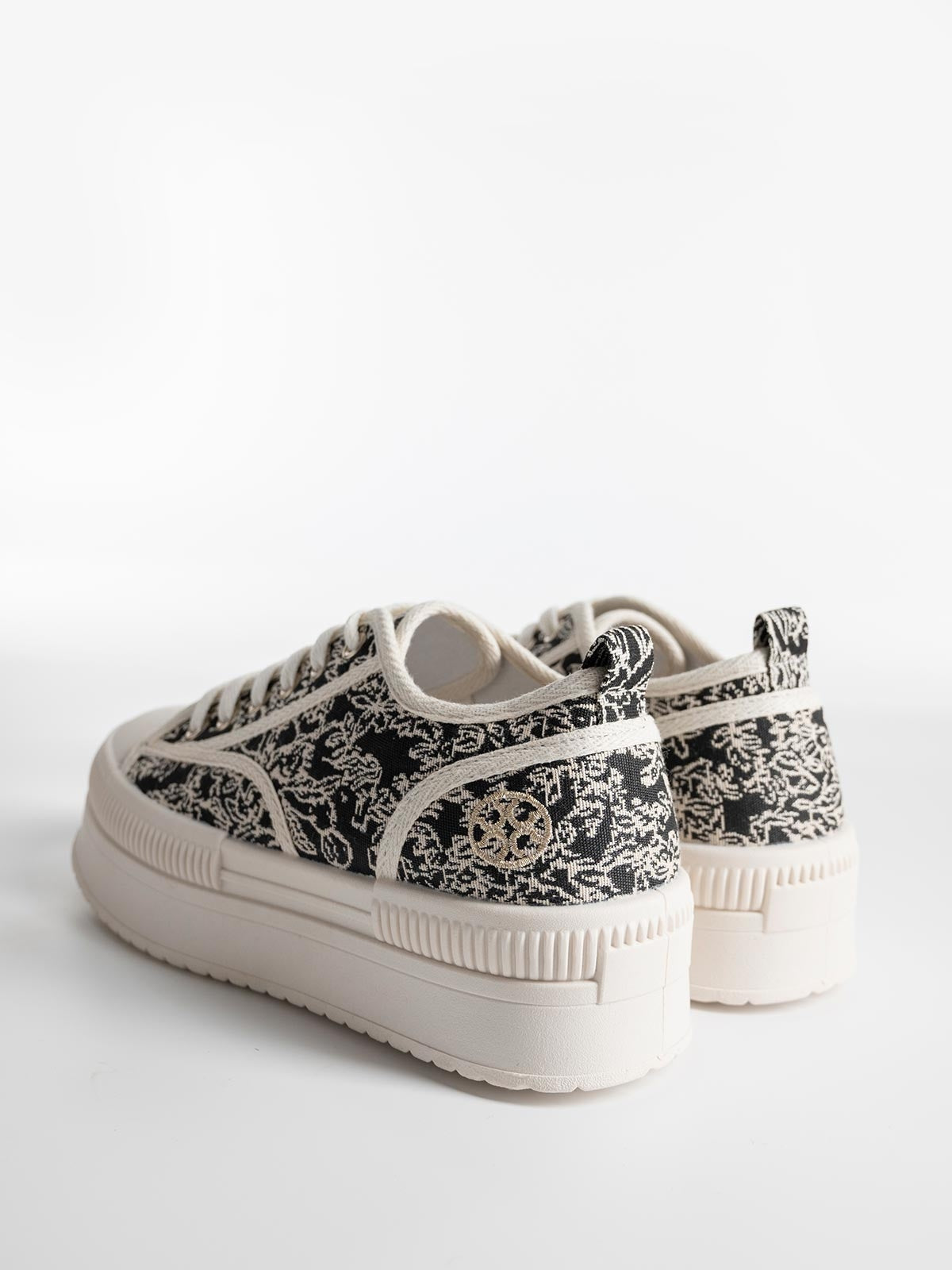 Basket toile blanche à lacets