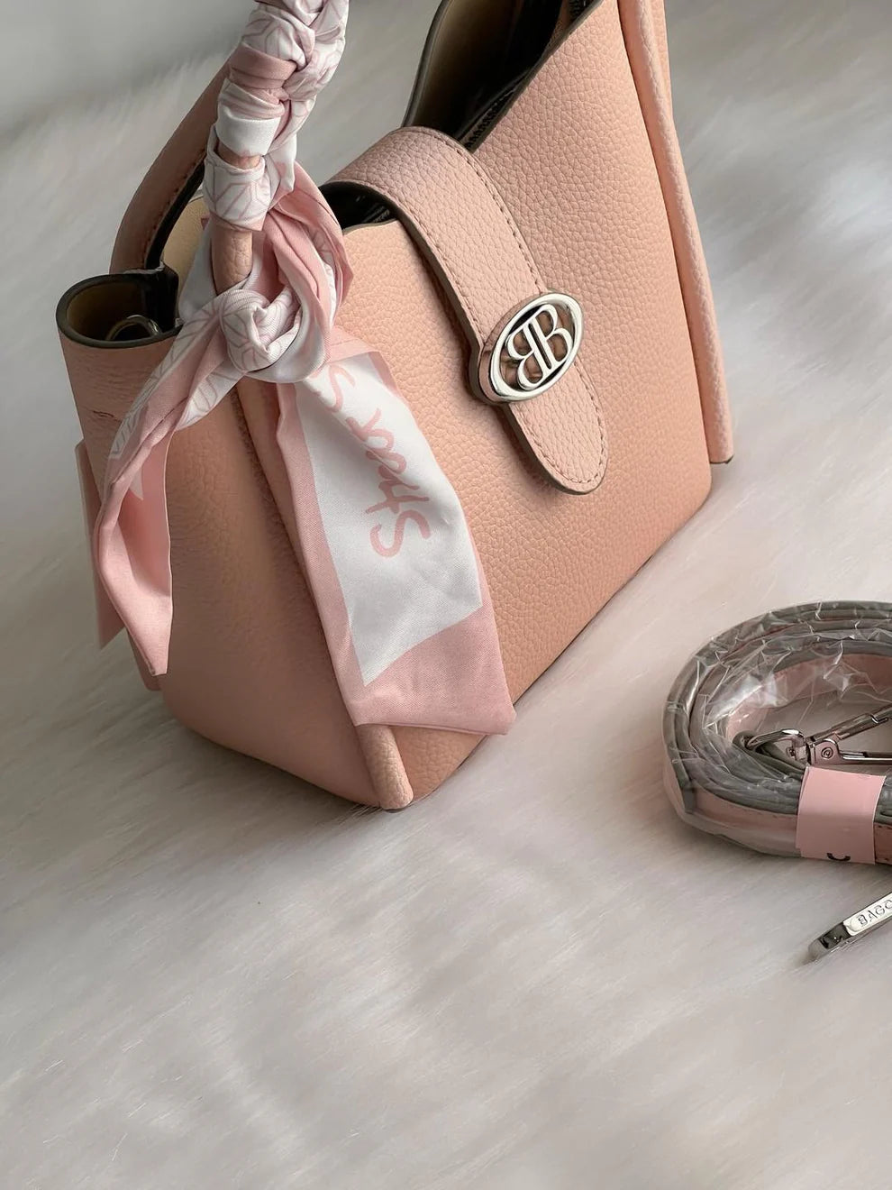 Sac à main structuré avec pochette intérieure – Design moderne et raffiné