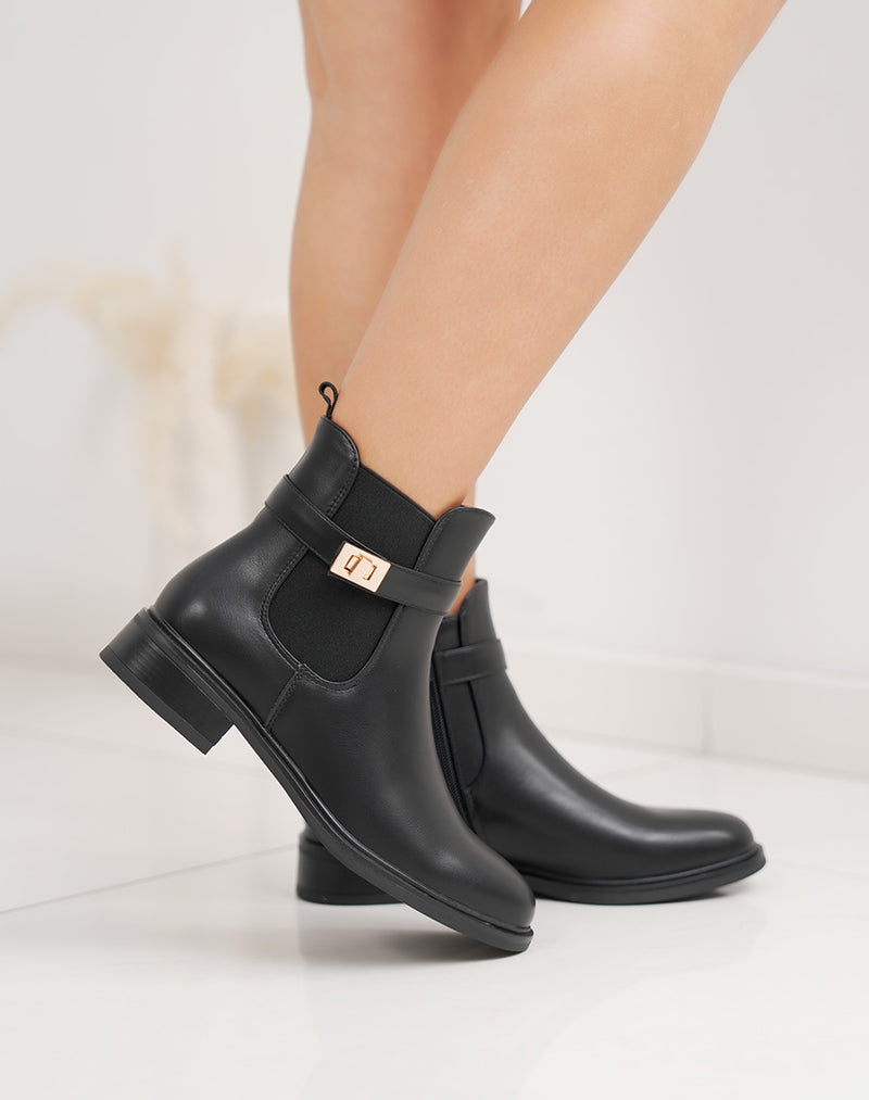 Bottine élégante en noir au design chic et minimaliste