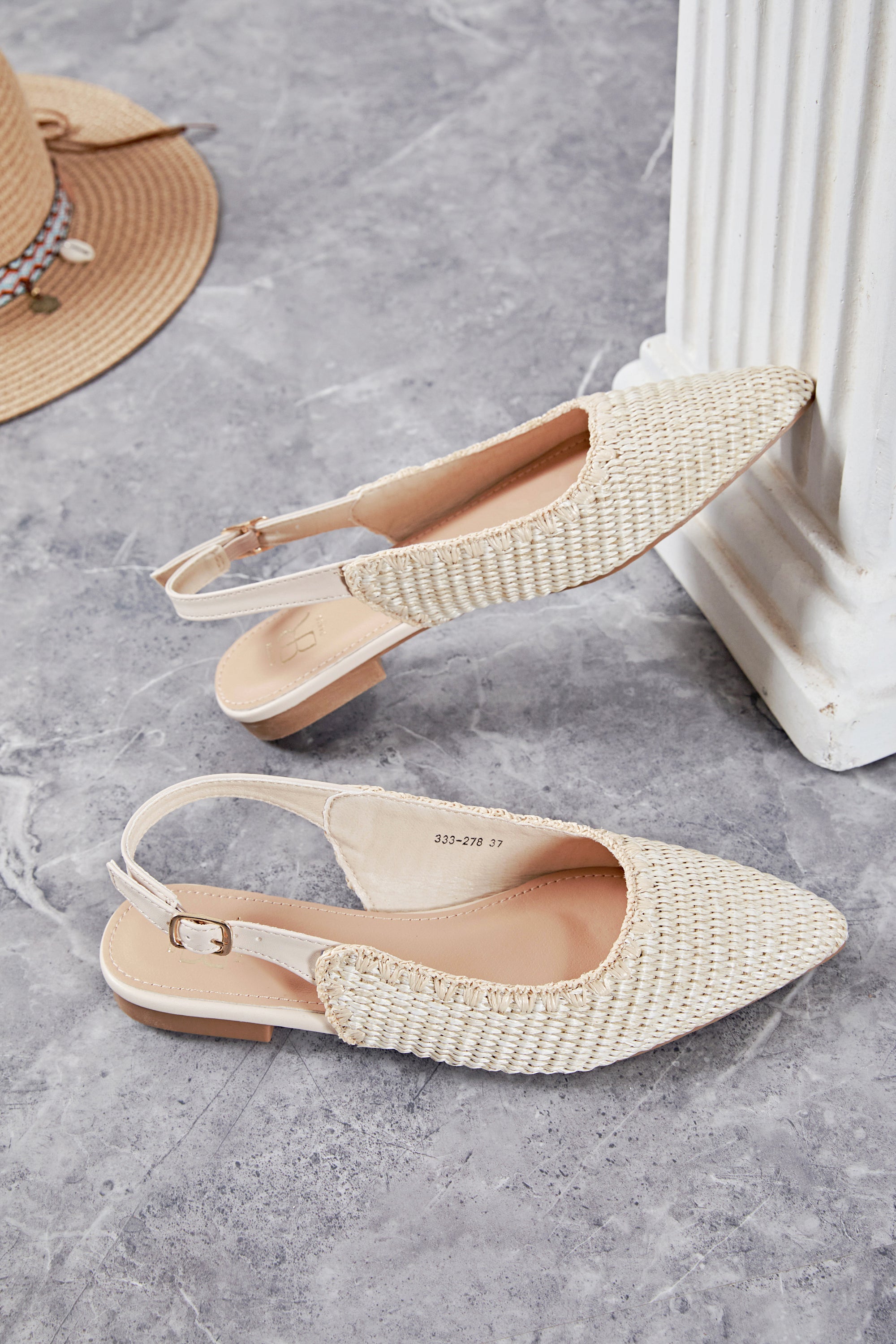 Ballerine slingback pointue beige a bride arrière en paille