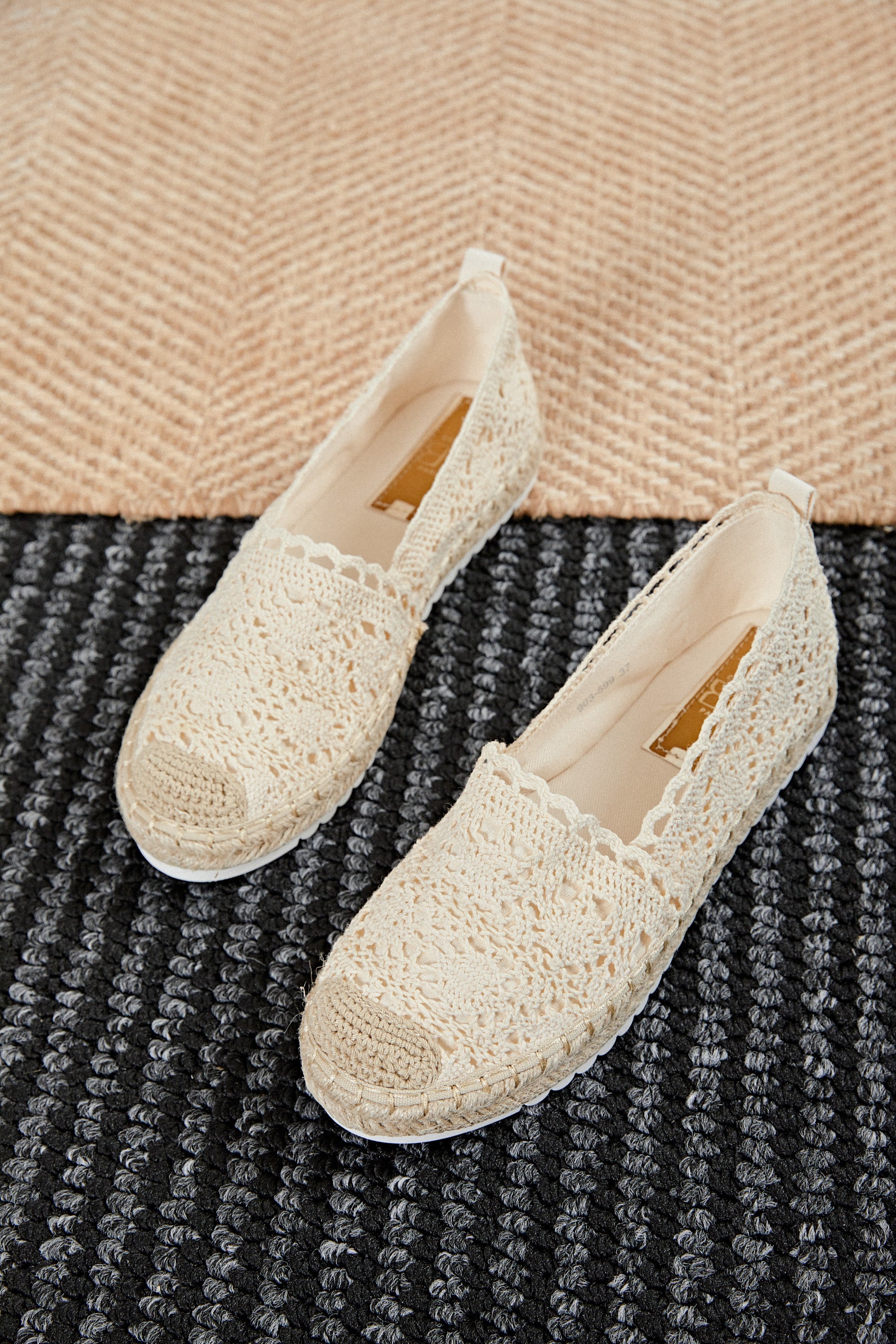 Espadrille beige chic en dentelle