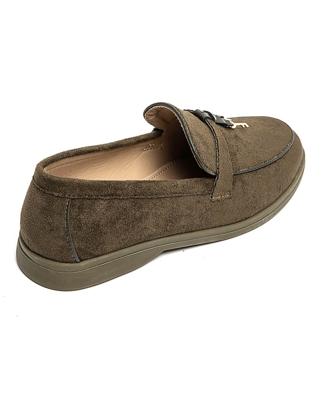 Mocassins Kaki en Daim avec Détail Métallique Élégant