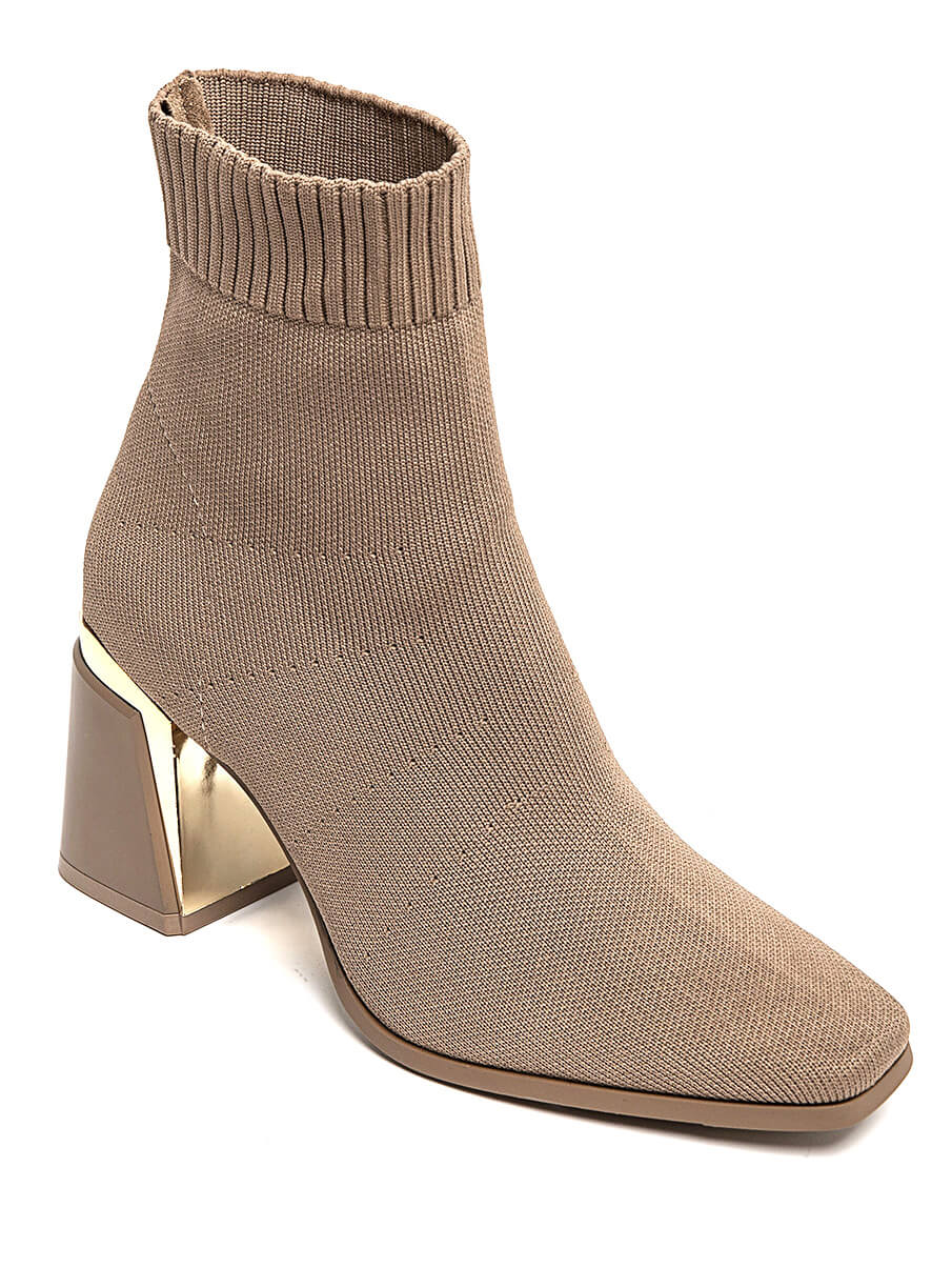 Bottine chaussette beige au design moderne et raffiné