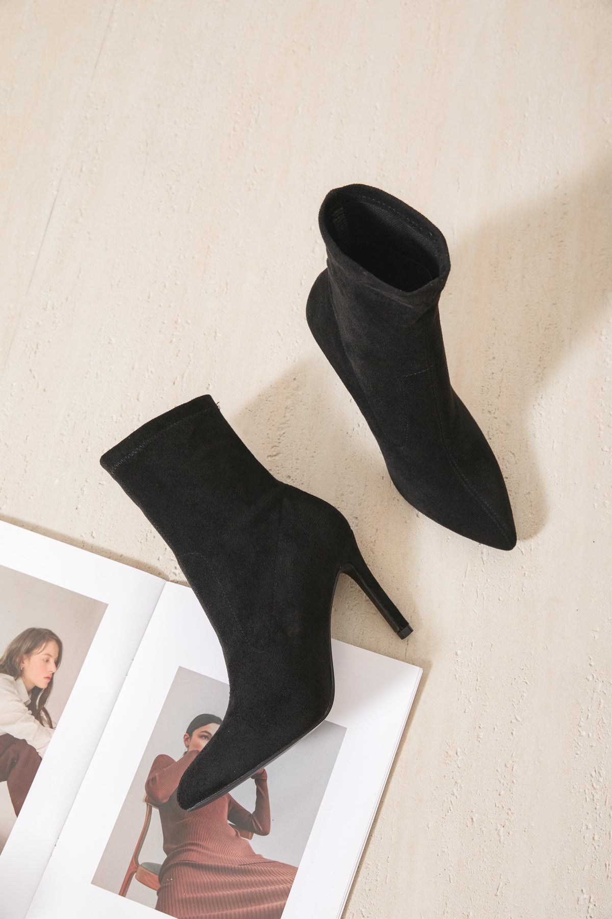 Bottines Effet Chaussette en Suédine Noires à Talon Aiguille