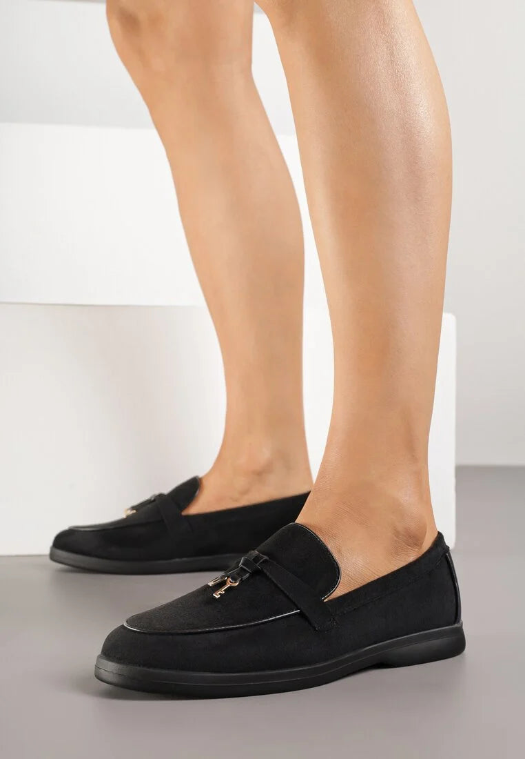 Mocassins Noirs en Daim avec Détail Métallique Élégant