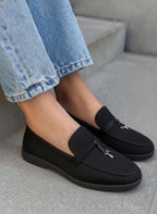 Mocassins Noirs en Daim avec Détail Métallique Élégant