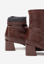 Bottine bordeaux élégante à talon carré