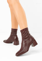 Bottine bordeaux élégante à talon carré