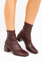 Bottine bordeaux élégante à talon carré