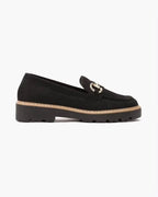 Mocassin en daim avec boucle dorée