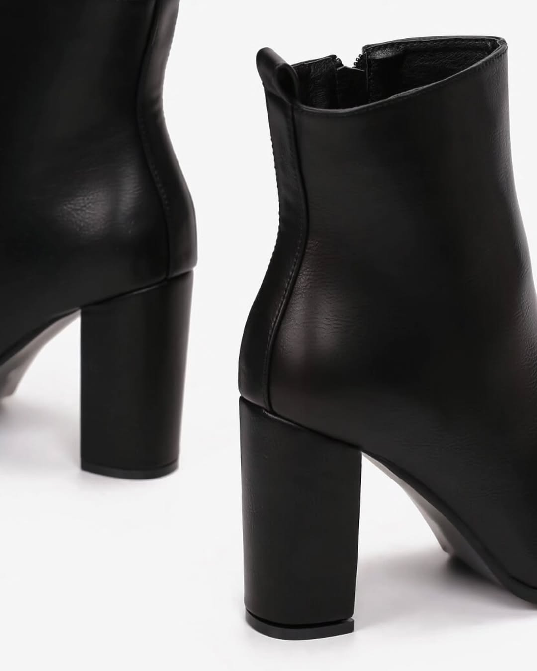 Bottines Classiques Noires à Talon Bloc | L'Allure Chic Assurée