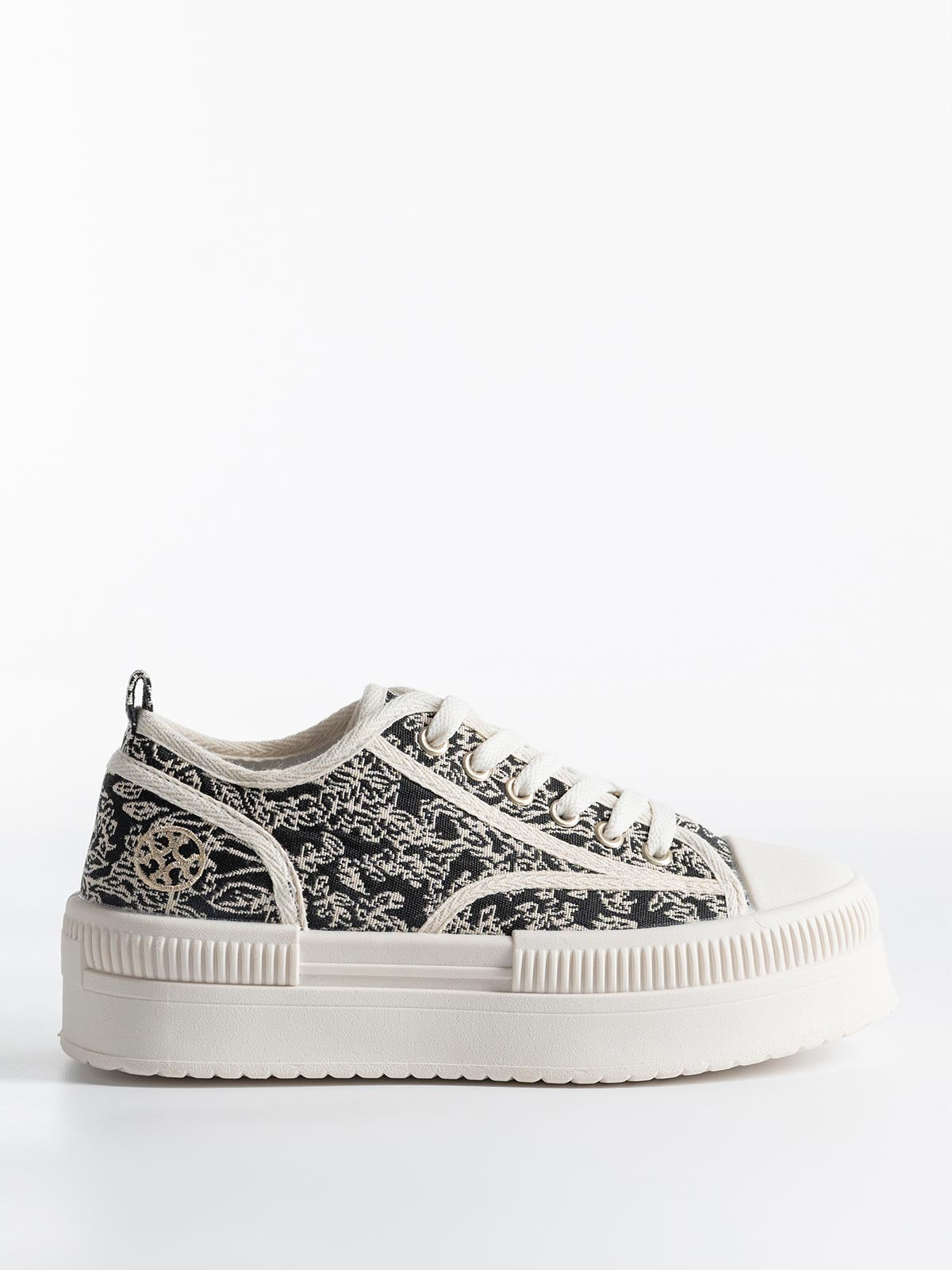 Basket toile blanche à lacets