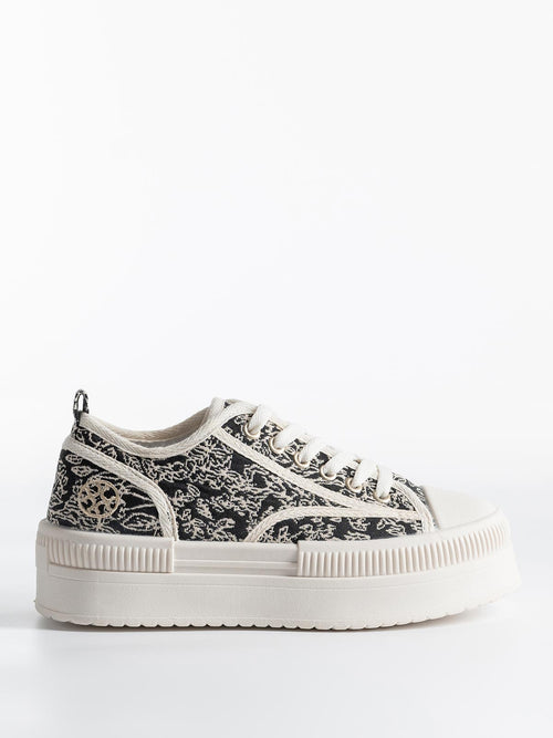 Basket toile blanche à lacets