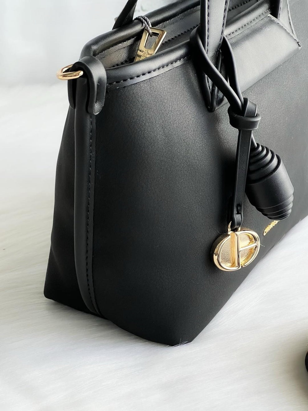 Sac à main BAGCO avec pochette – Élégance minimaliste