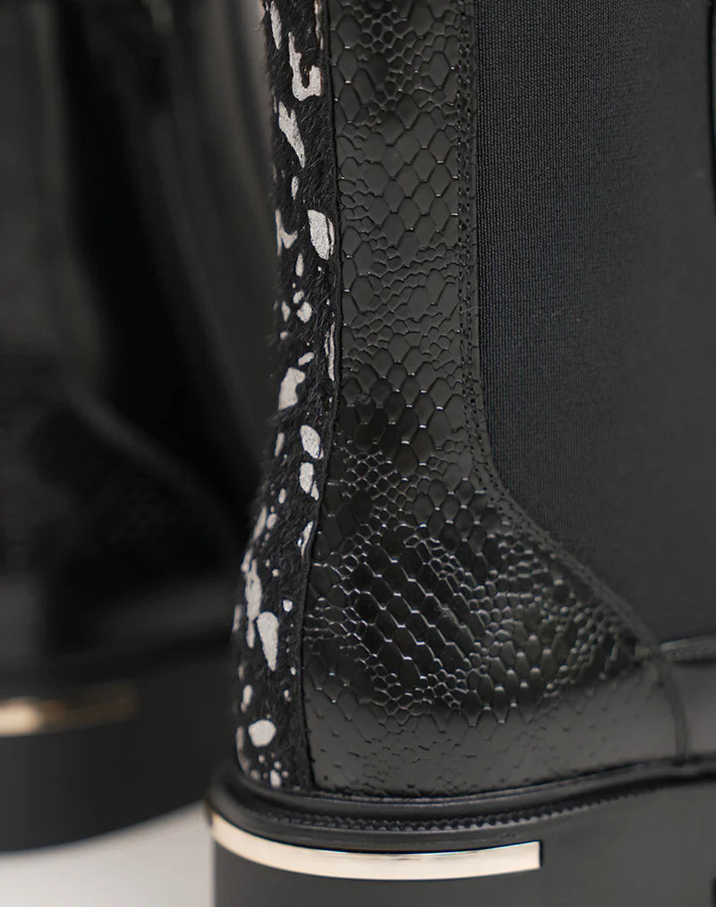 Bottines Chelsea Élégantes – Noir Verni et Détails Croco