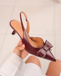 Escarpin slingback bordeaux à petit talon et nœud clouté