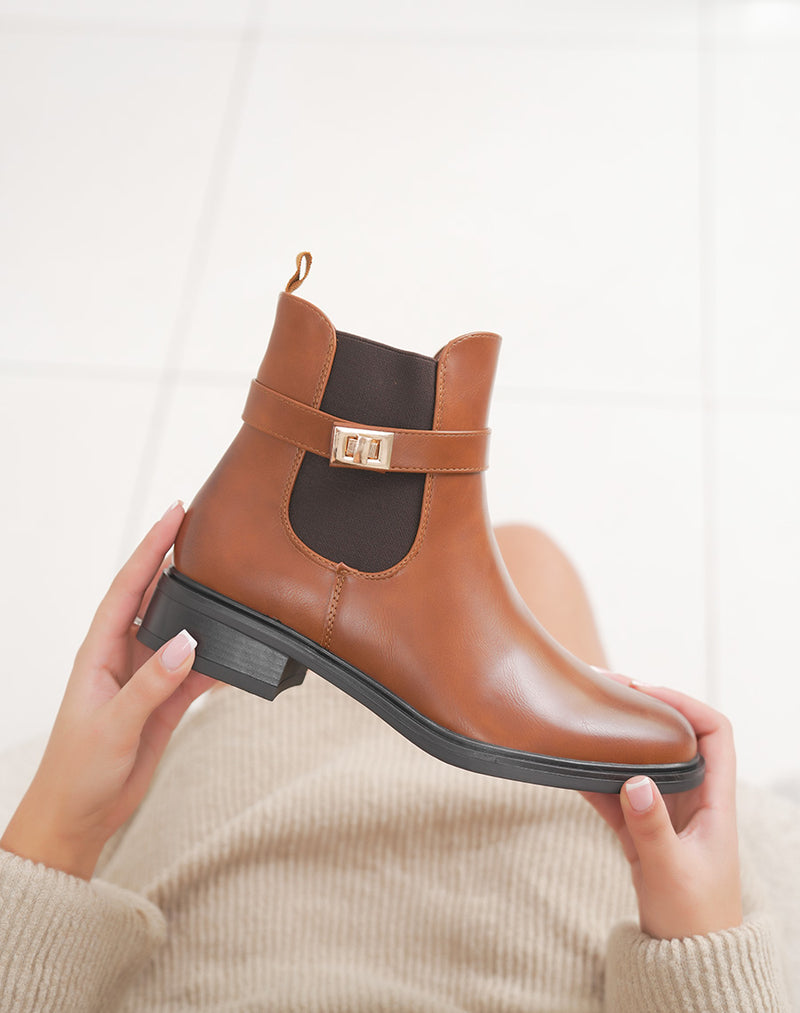 Bottine élégante en camel au design chic et minimaliste