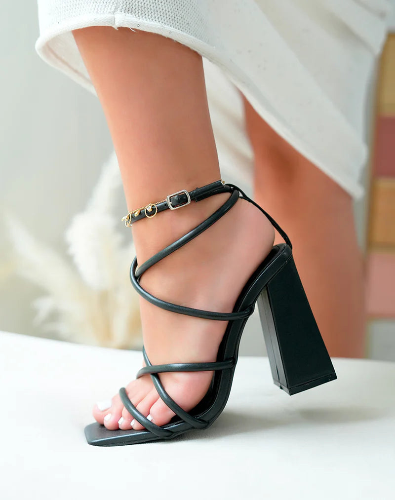 Sandales à Talons Hauts Évasés et Brides Tubulaires - Noir Élégant