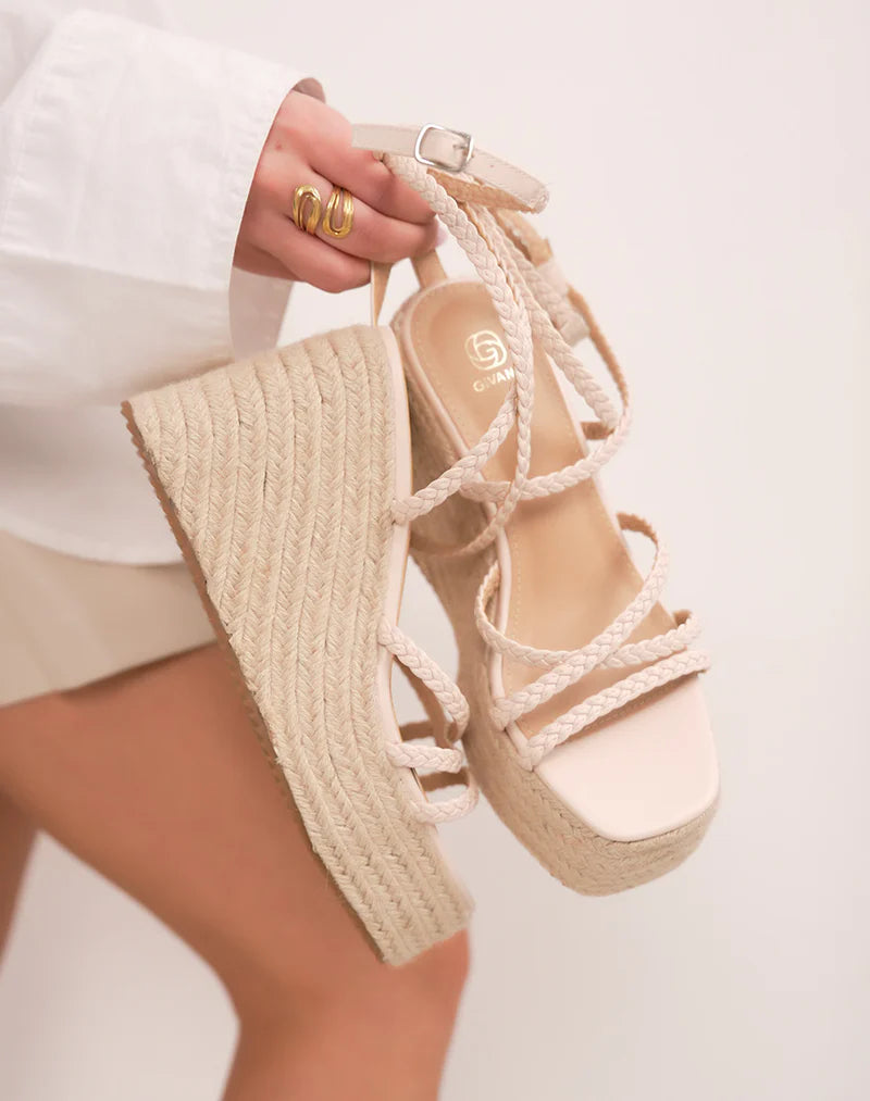 Sandale compensée beige tressée