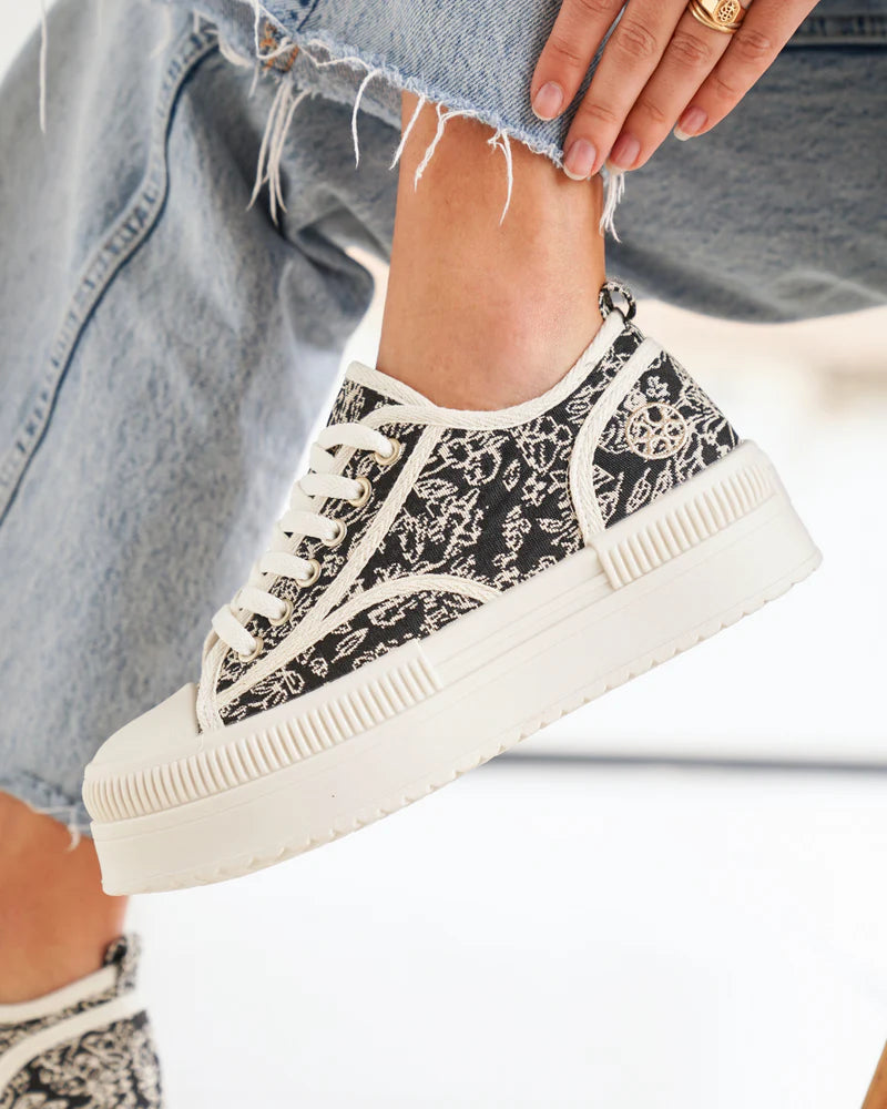 Basket toile blanche à lacets