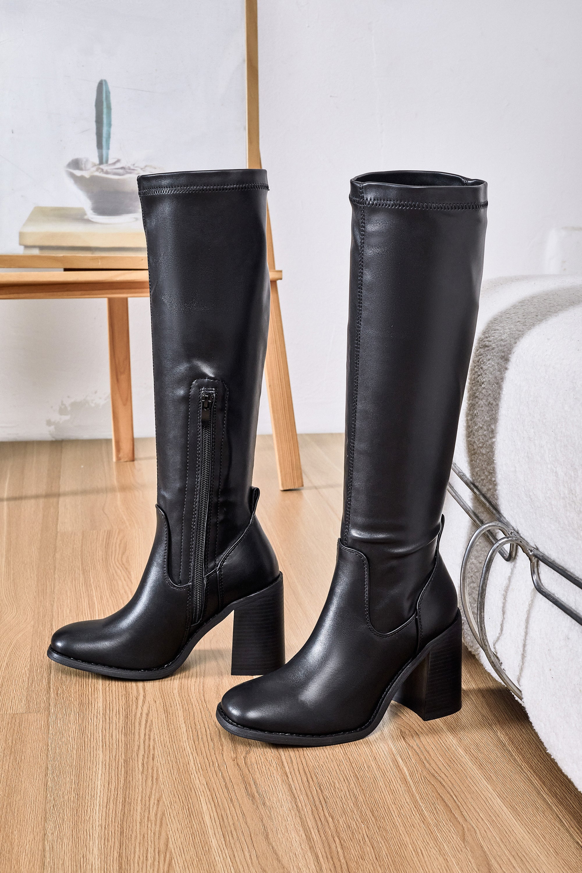 Cavalière noir à talon