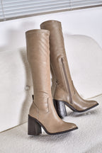 Cavalière beige foncé avec talon