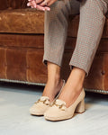 Mocassin à talon beige daim