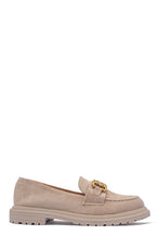 Mocassin en daim beige avec bijou doré