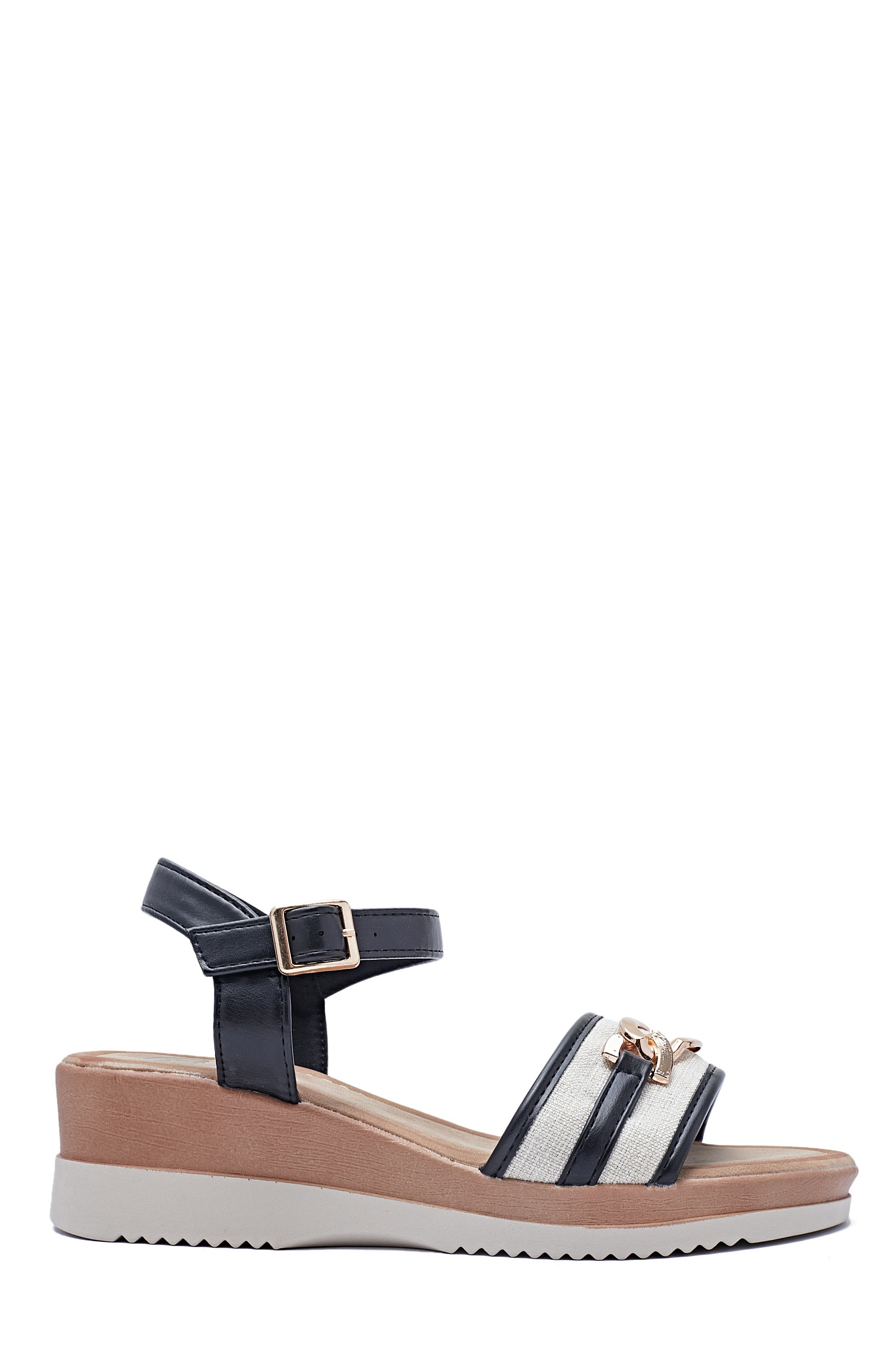 Sandale compensée avec petit détail doré