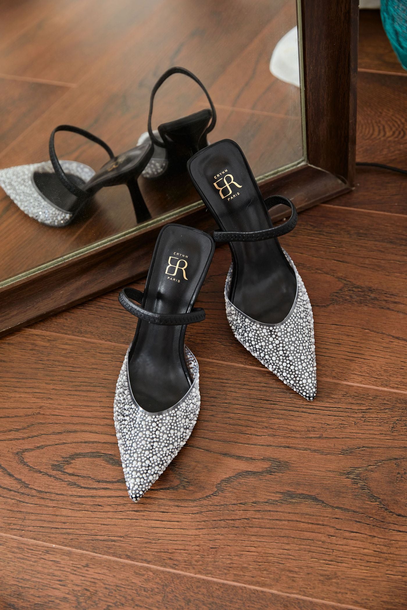 Slingback noir avec petites pierres blanche au devant