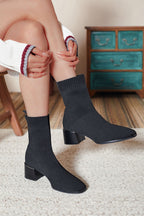 Bottine Chaussette Noire à Talon Carré