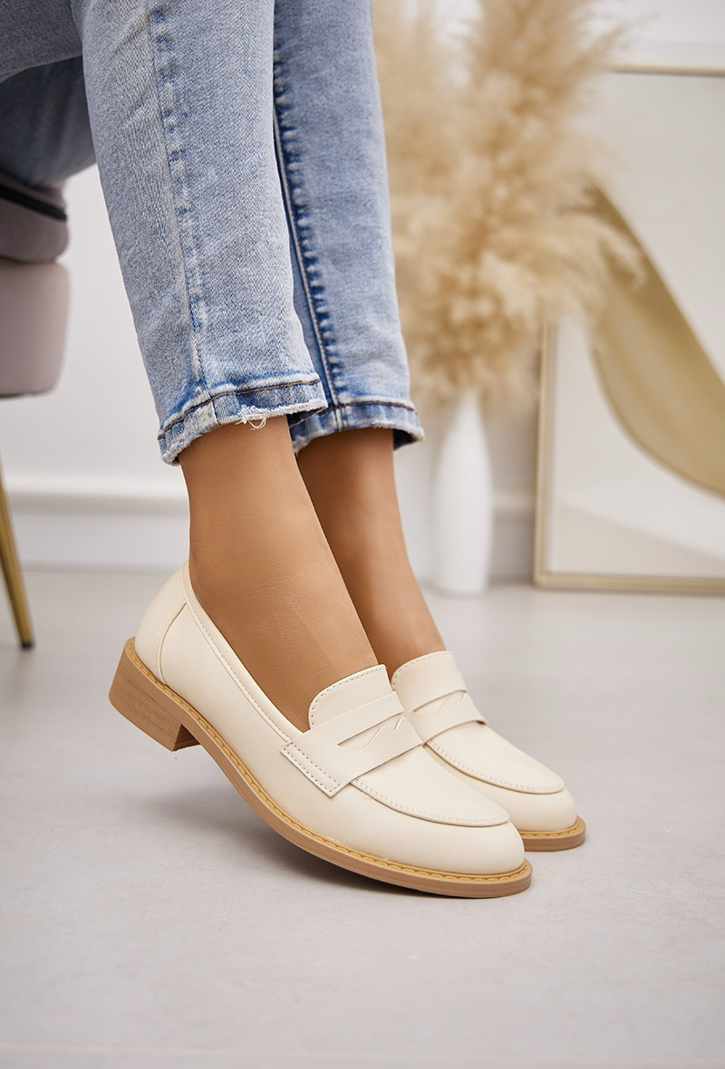 Mocassin beige avec semelle marron