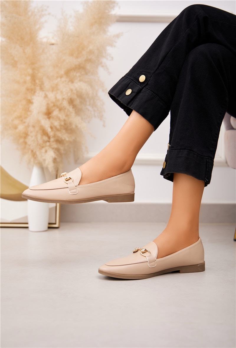 Mocassin beige avec boucle doré