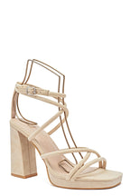 Sandale beige à talon carré