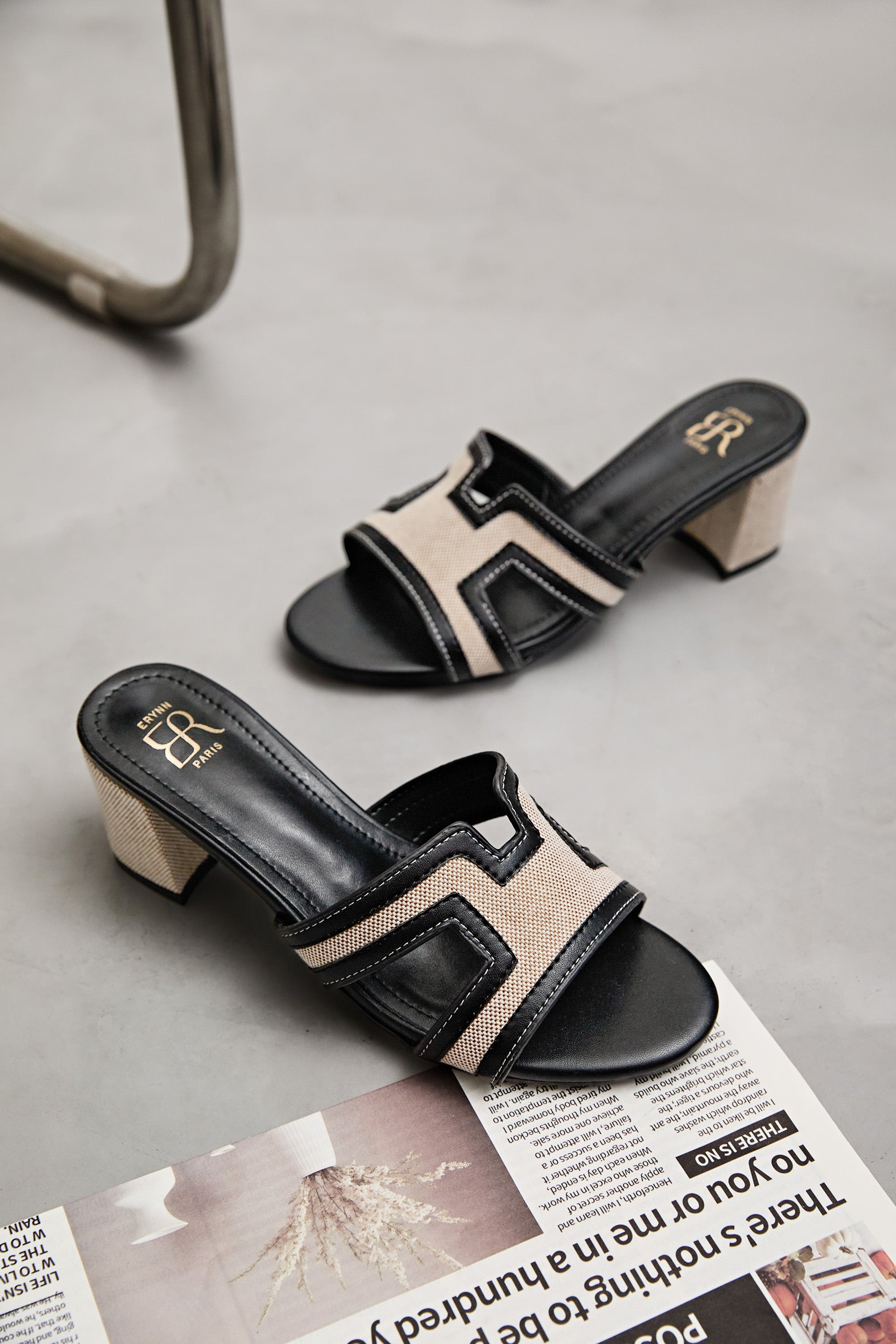 Mule noir à talon carré