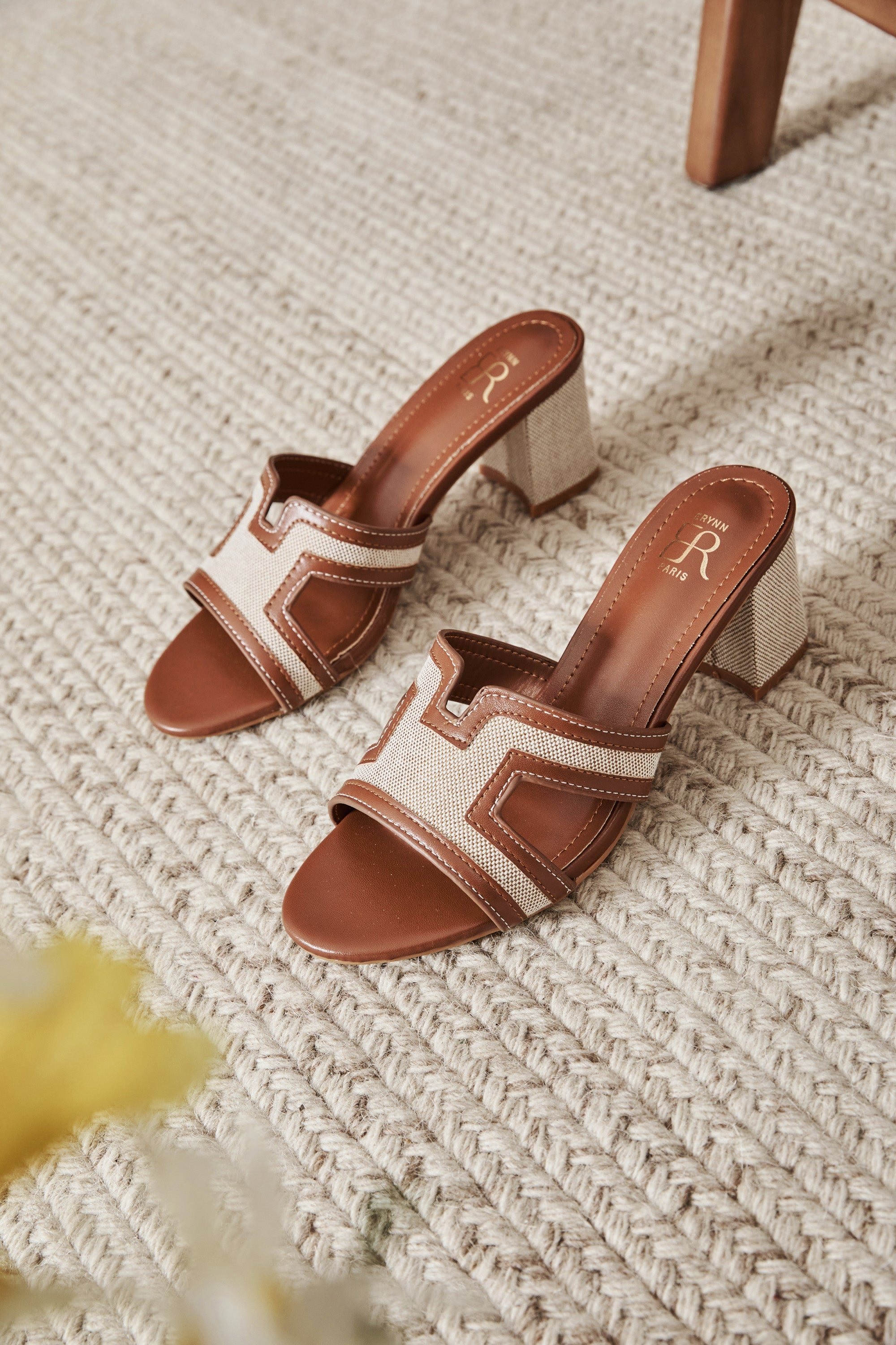 Mule camel à talon carré