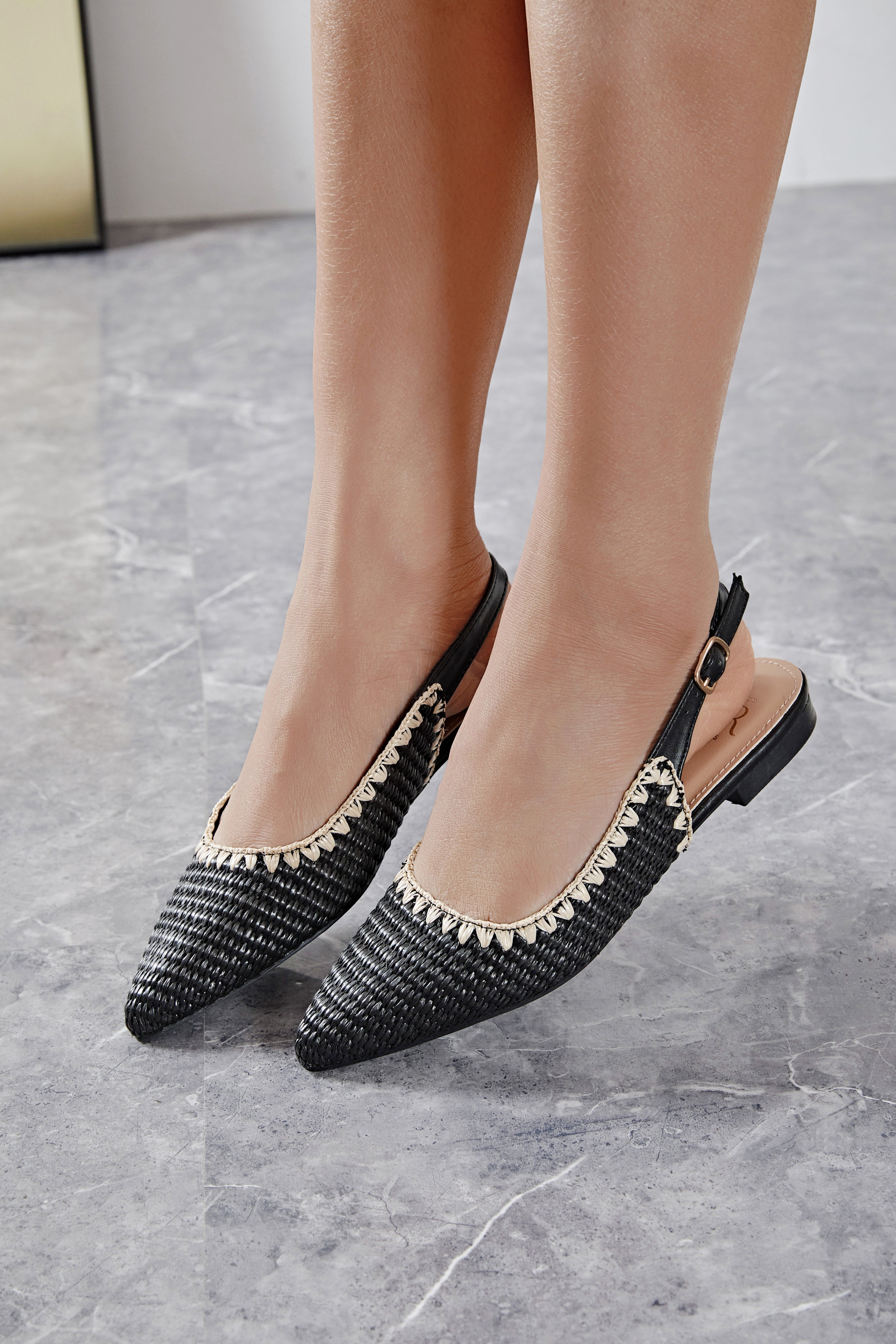Ballerine slingback pointue noir a bride arrière en paille