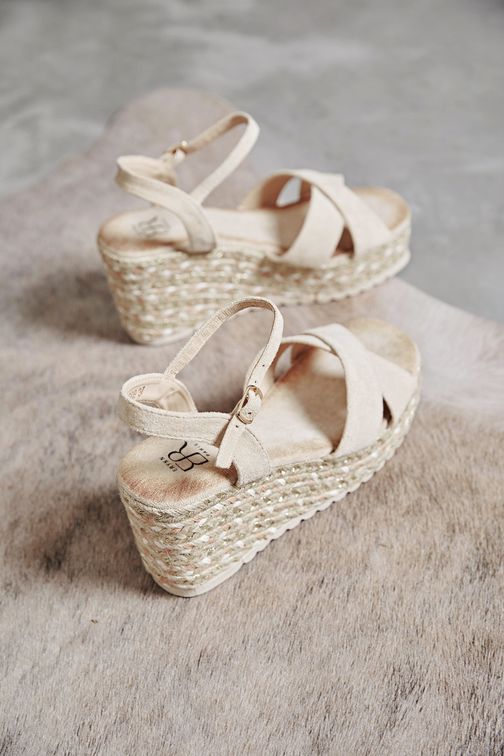 Sandale beige compensée