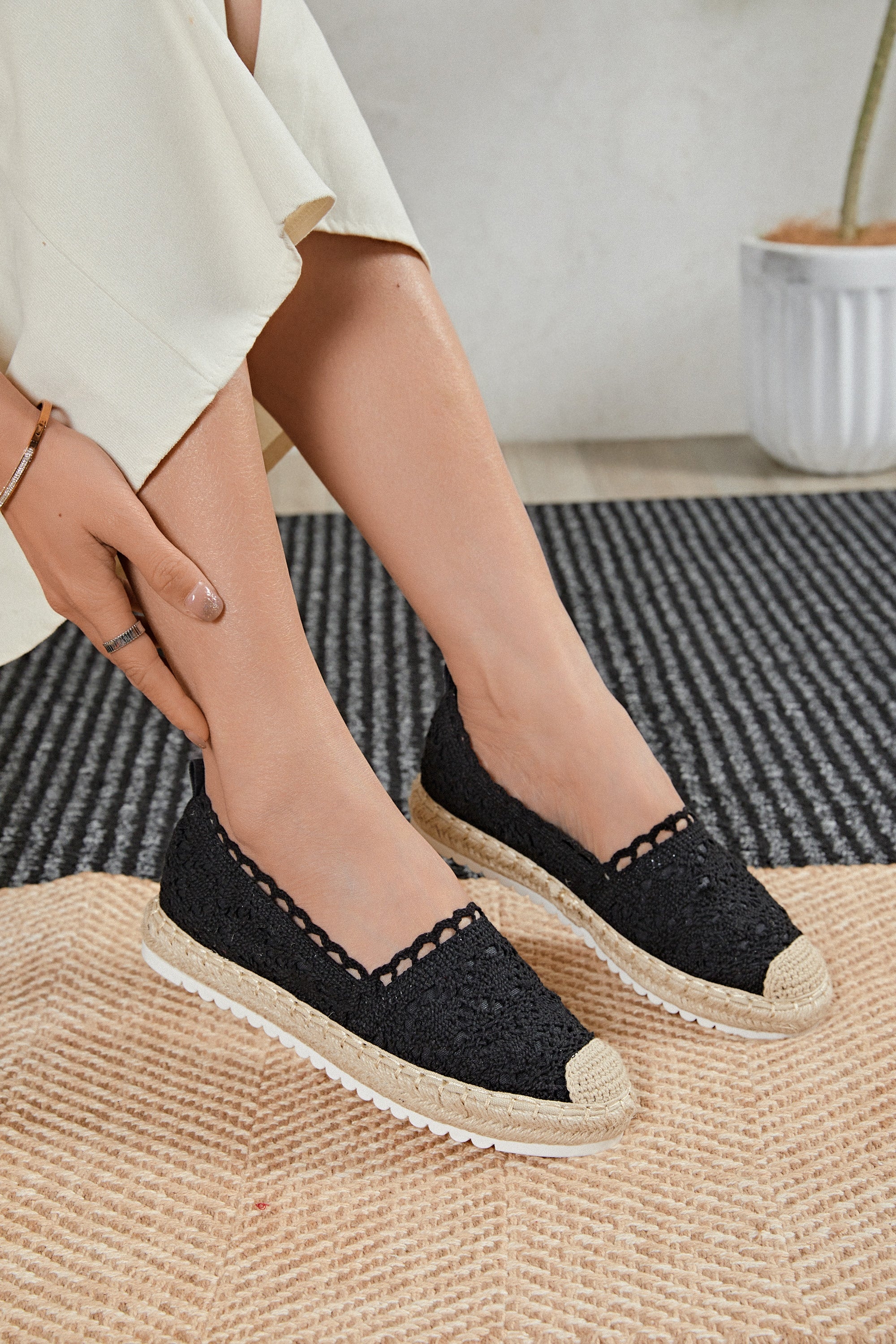 Espadrille noir chic en dentelle