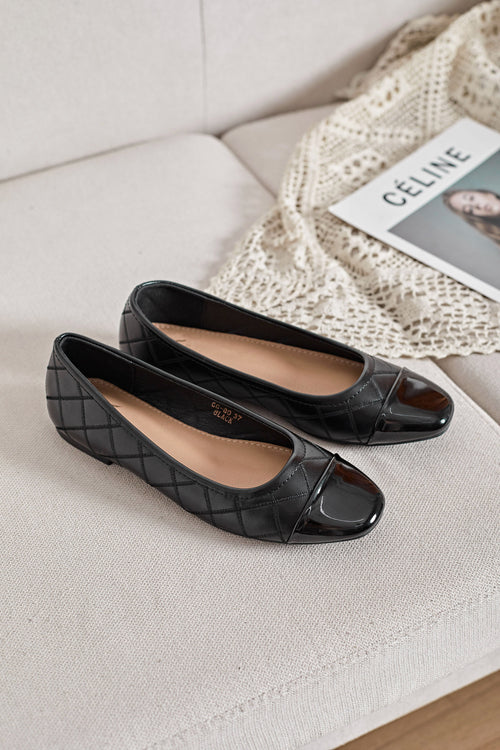 Ballerine noir avec un bout noir vernis