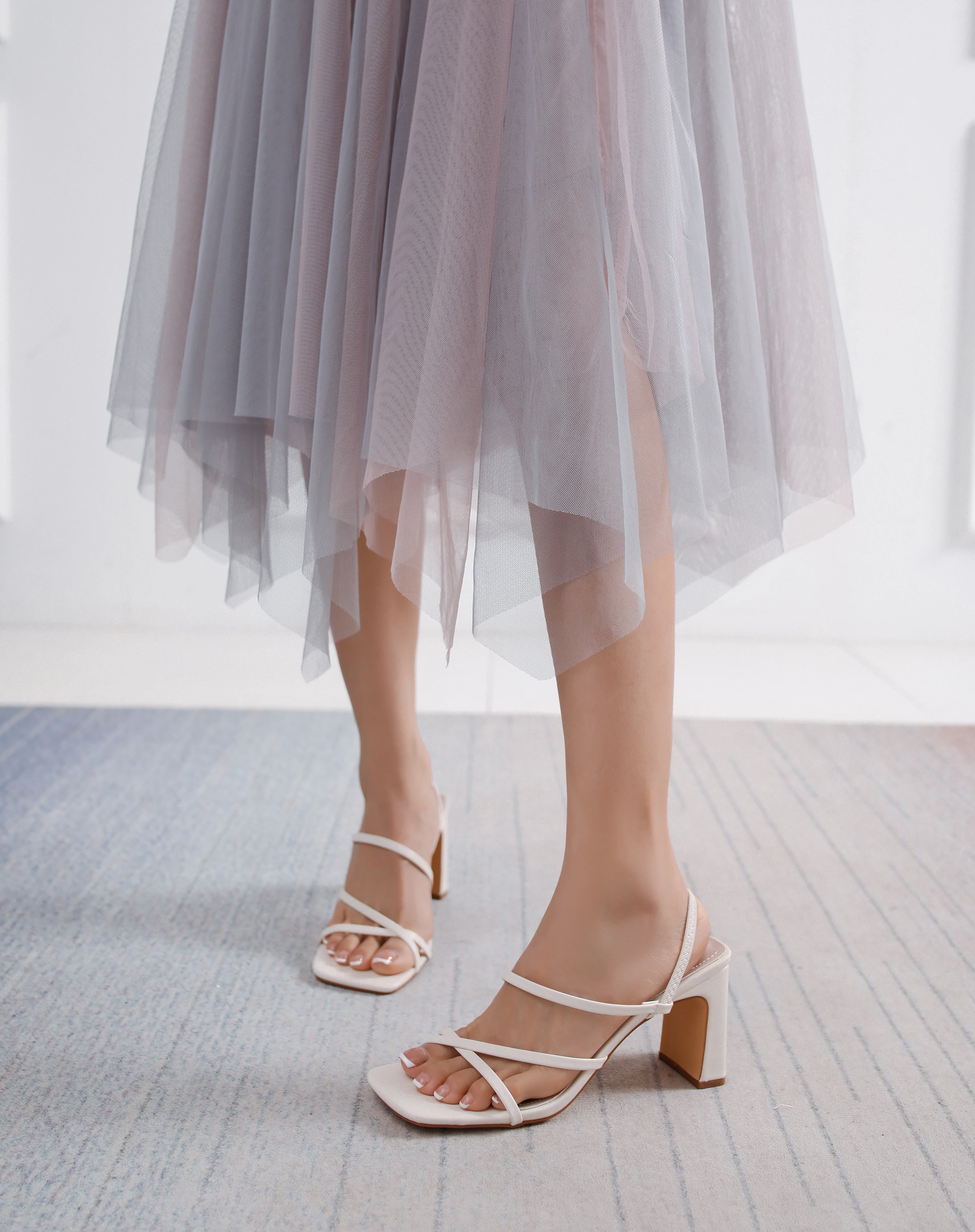 Sandale à talon minimaliste écrue beige