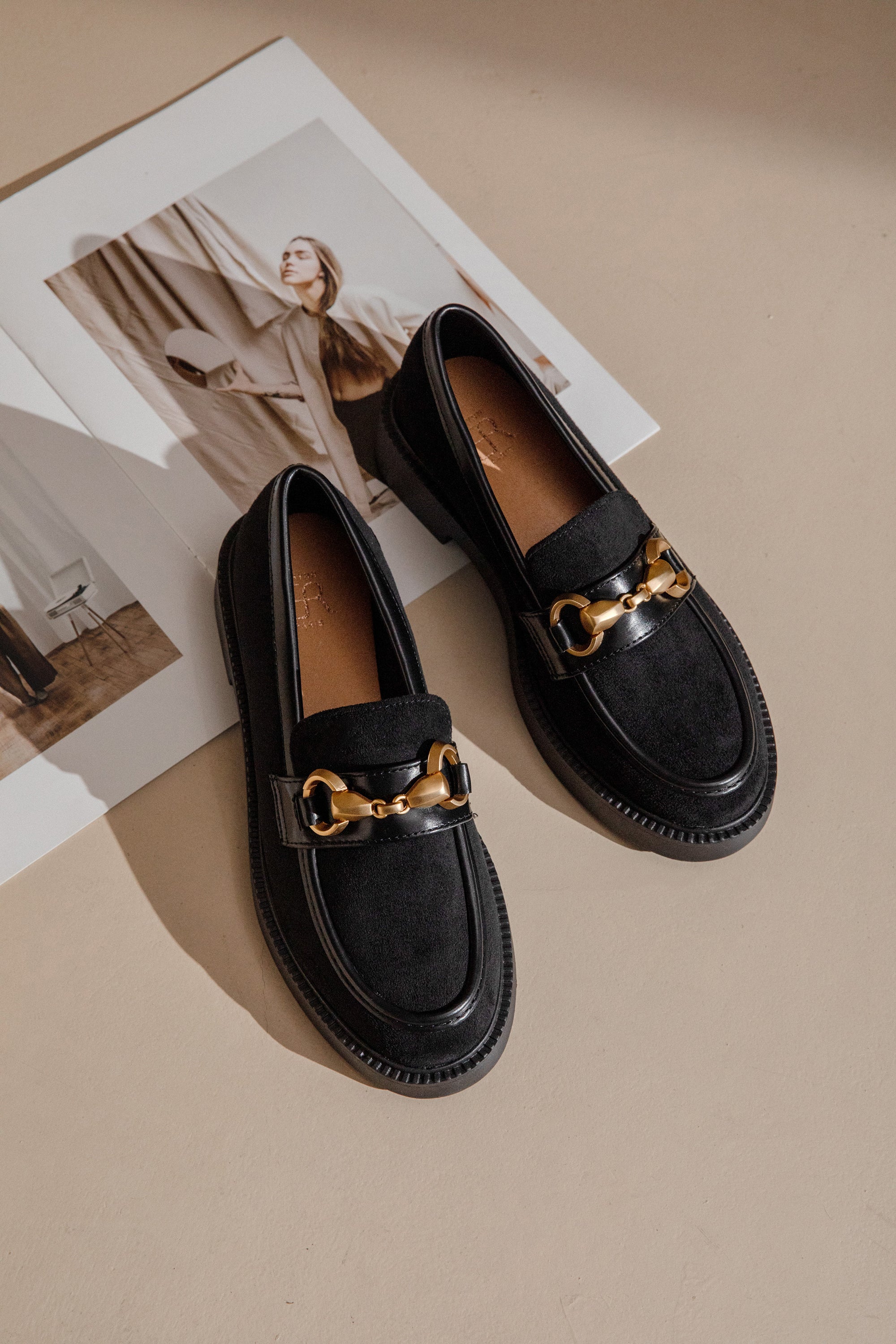 Mocassins en Daim avec Détail Métallique