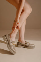 Mocassins en Daim avec Détail Métallique