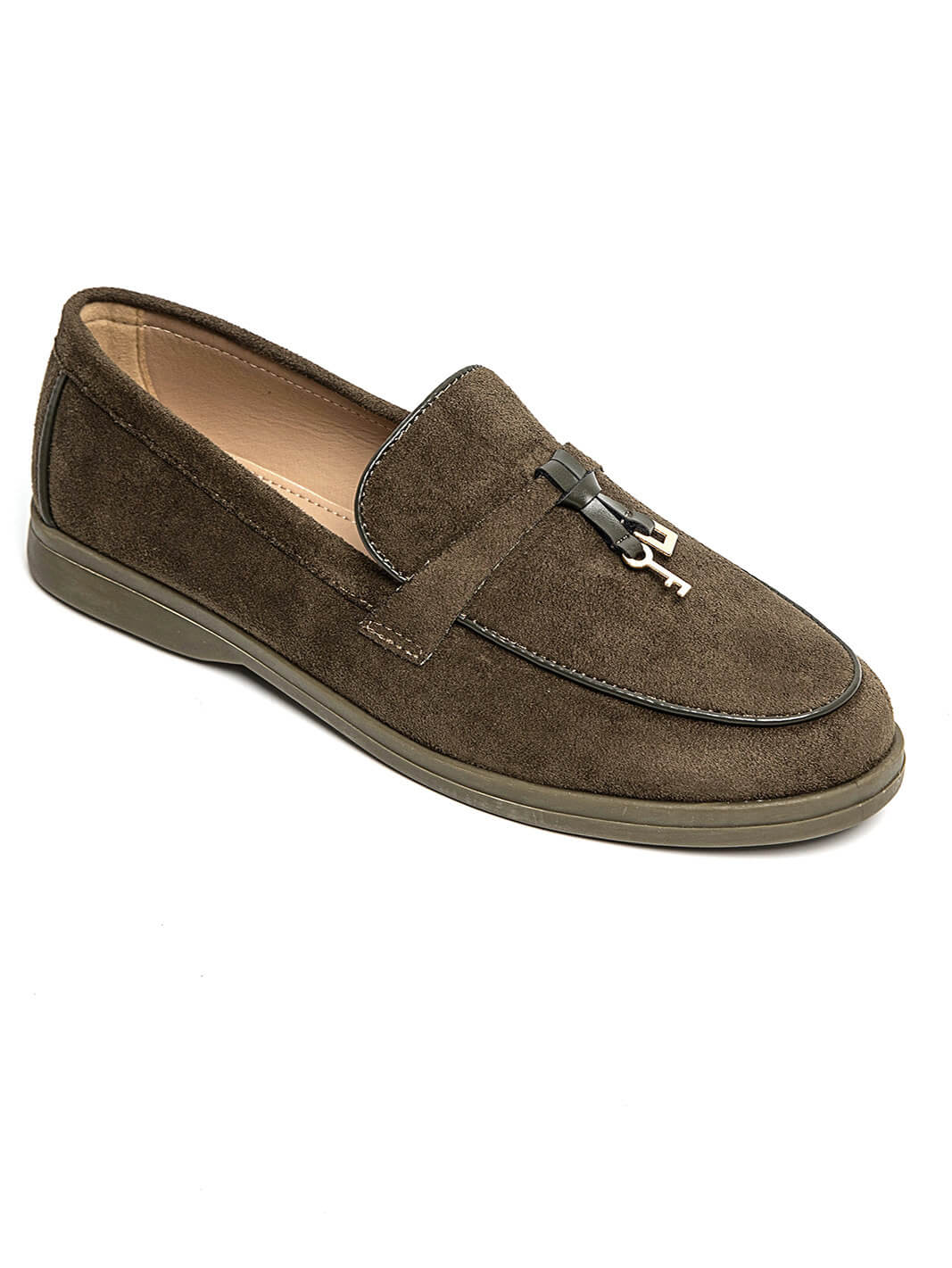 Mocassins Kaki en Daim avec Détail Métallique Élégant