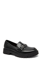 Mocassins noirs à semelle épaisse et boucle métallique