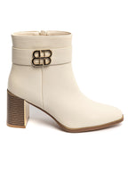 Bottines Écrues à Talon Bloc et Boucle Dorée