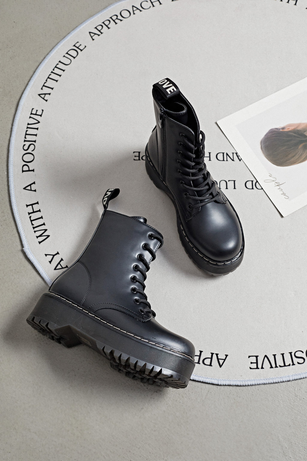 Bottines Militaires à Plateforme et Lacets - Noir Mat