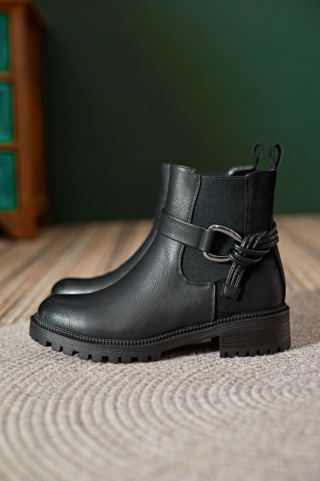 Bottines Chelsea à Bride Ornementale – Look Baroudeur Chic